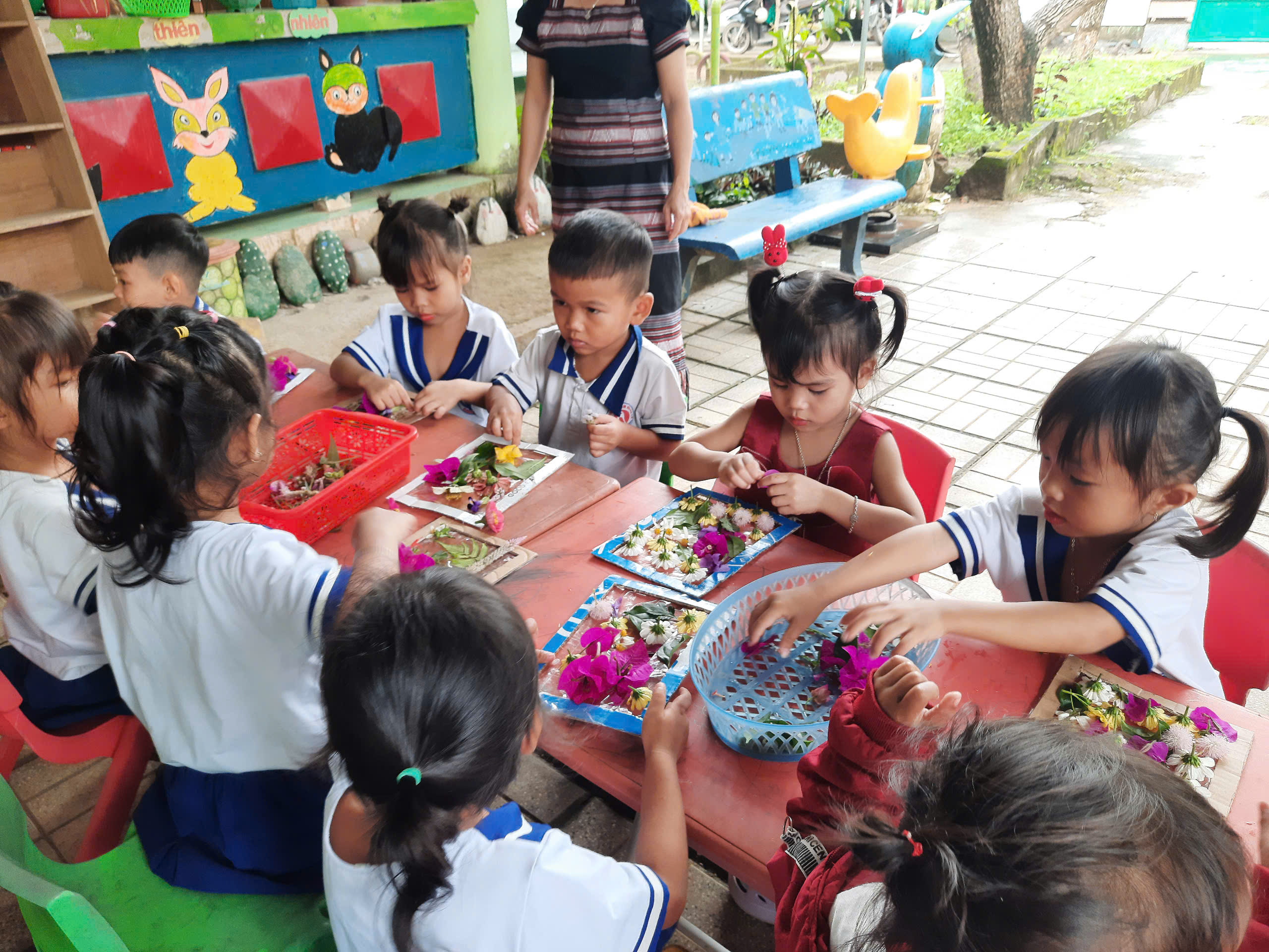 Hoạt động trải nghiệm chào mừng Ngày Nhà giáo Việt Nam 20/11